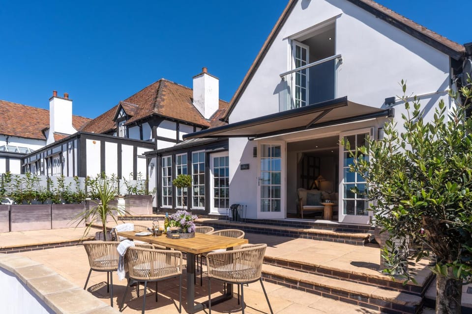 Cedar Lodge Severn Stoke House in Wychavon District