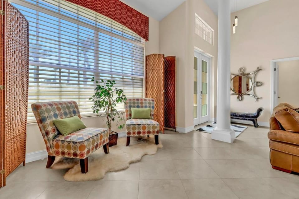 Hook, Wine & Sinker 1019 Waterfront Home w/ Fire Pit, Poolside T House in Sanibel Island