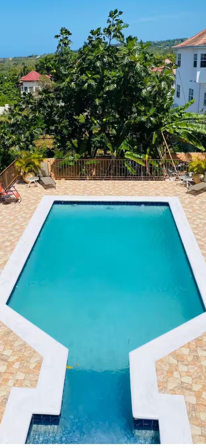 Montego Bay, Ironshore Luxury Studio GOLD ROOM Apartment in Montego Bay