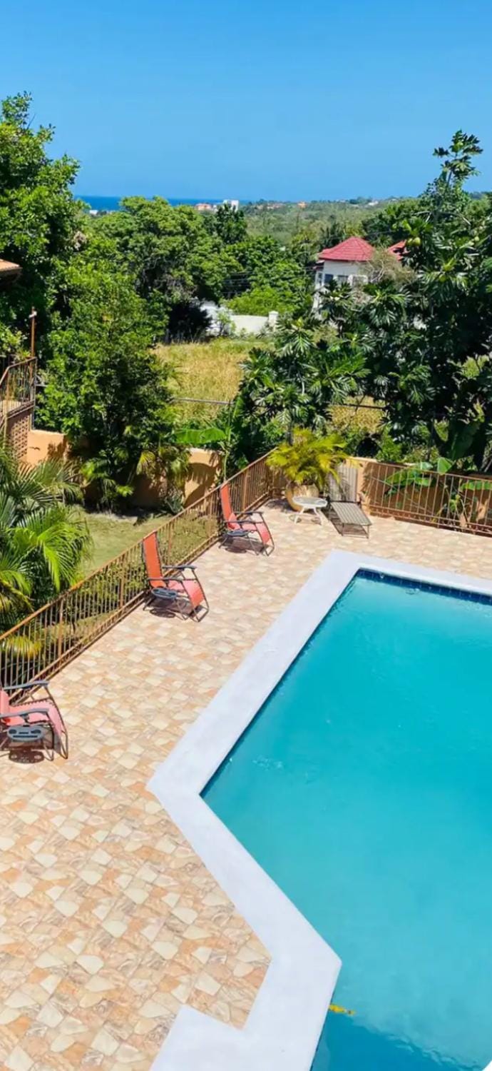 Montego Bay, Ironshore Luxury Studio GOLD ROOM Apartment in Montego Bay