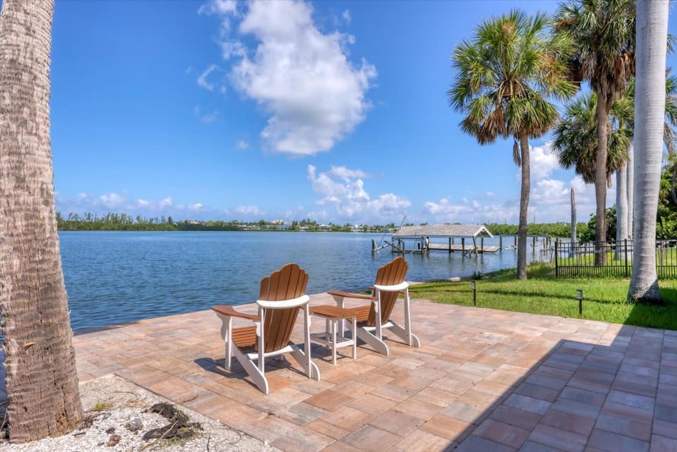 A Shore Thing Villa House in Saint Armands Key