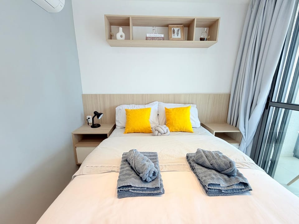 Bed, Bedroom, towels, air conditioner