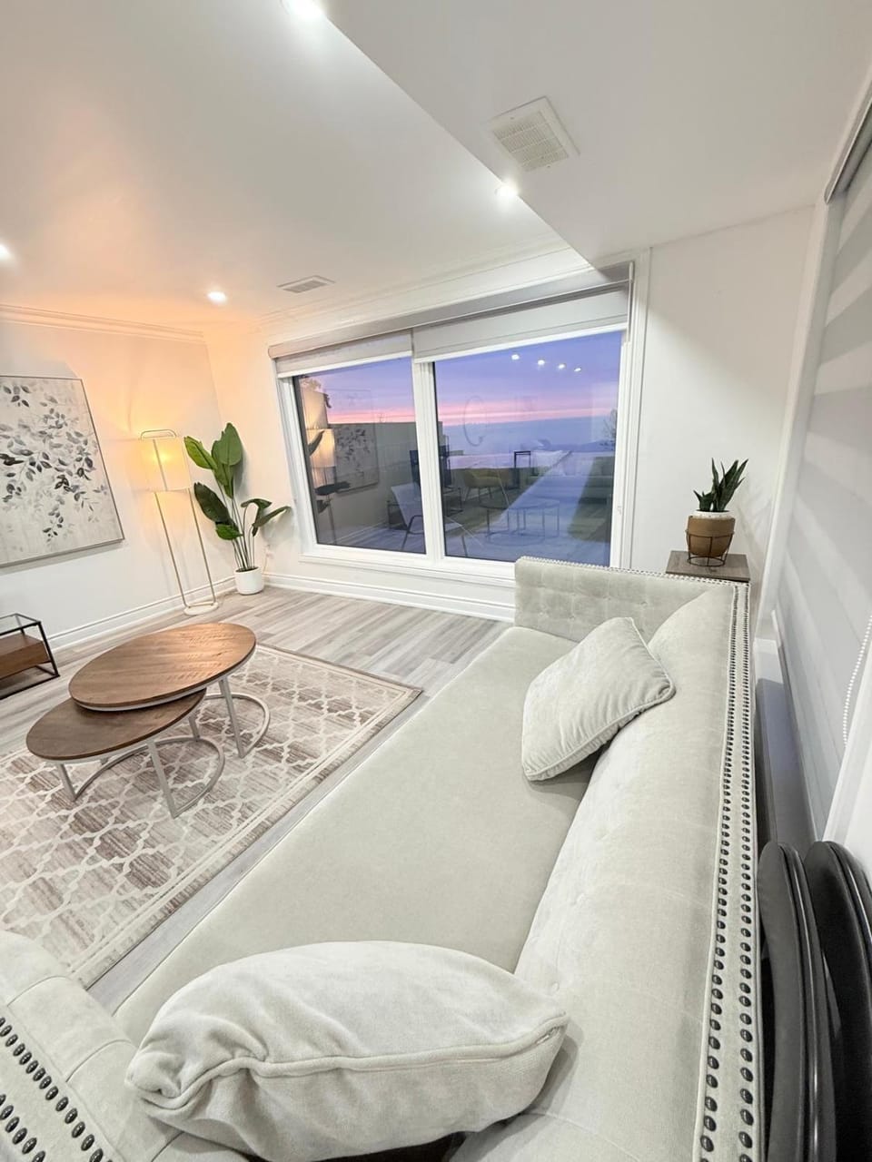 Lakeview retreat near Toronto and Niagara Villa in Hamilton