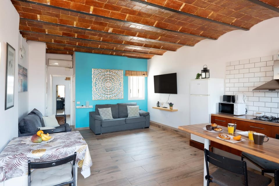 Atico con terraza 5 minutos a pie Fira Bcn, 4' metro Plza España, 15' Bcn centro Apartment in Barcelona