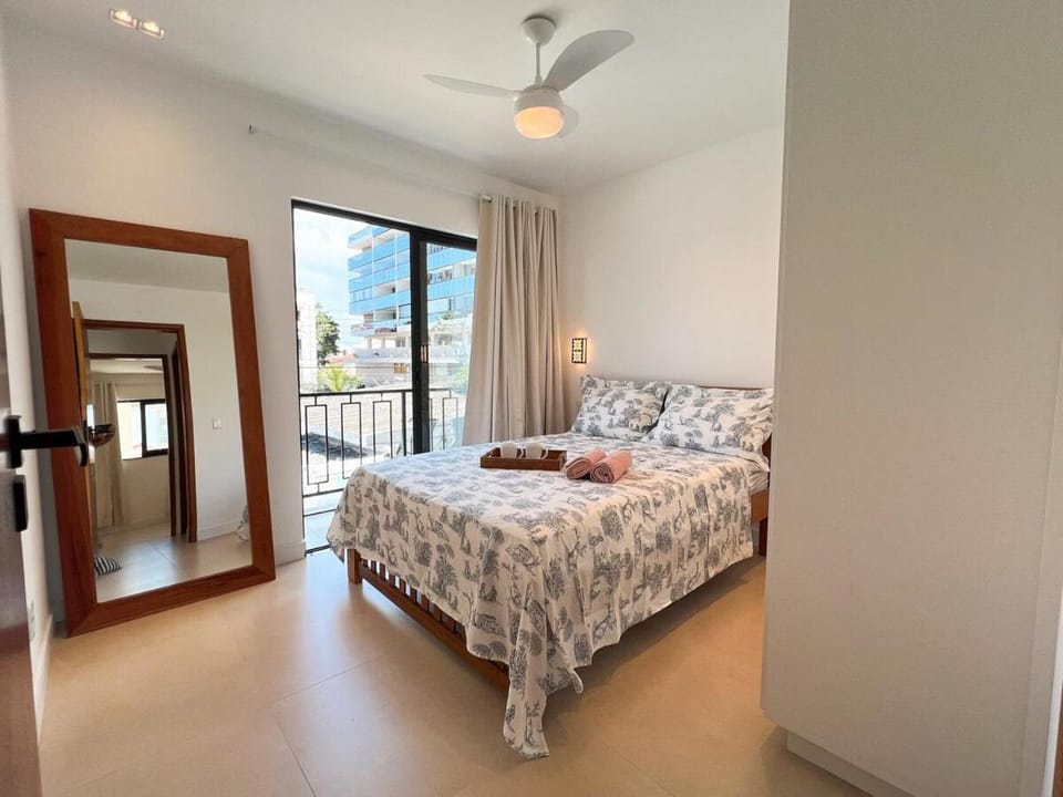 Apê novo! Branquinho com varanda na Praia do Forte Apartment in Cabo Frio