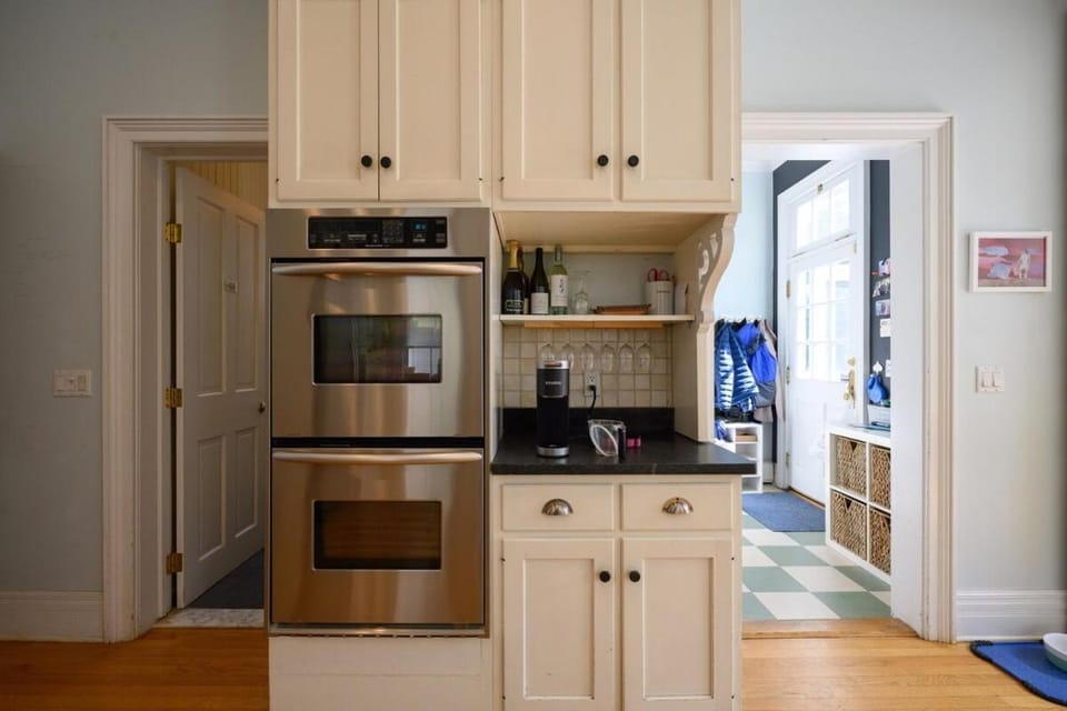 Charming Montclair Victorian Farmhouse with lots of Amenities! House in Bloomfield