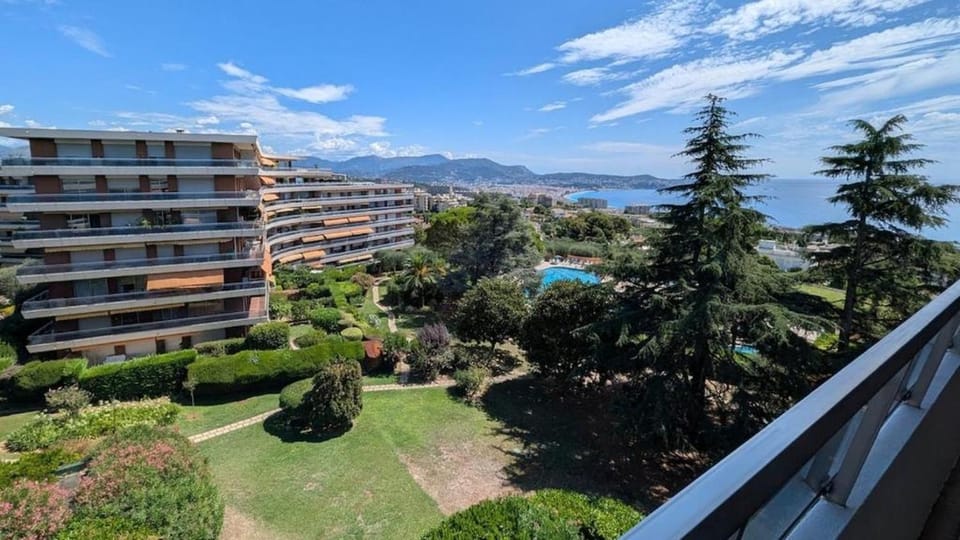 City view, Garden view, Sea view
