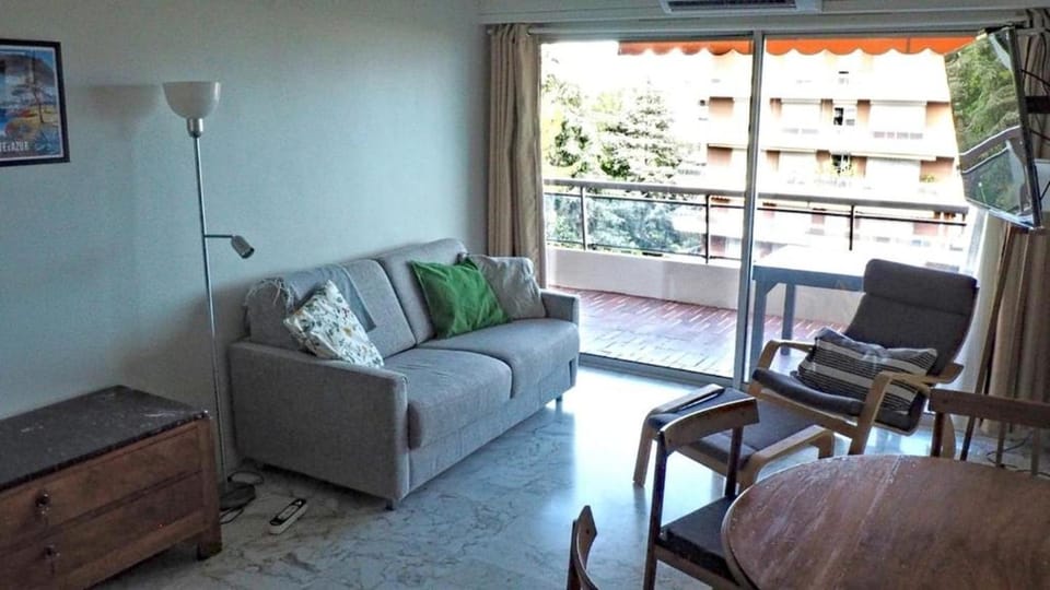 Living room, air conditioner