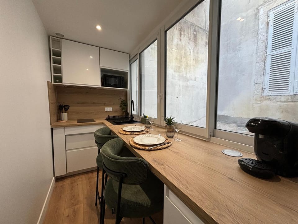Property building, Kitchen or kitchenette, Living room