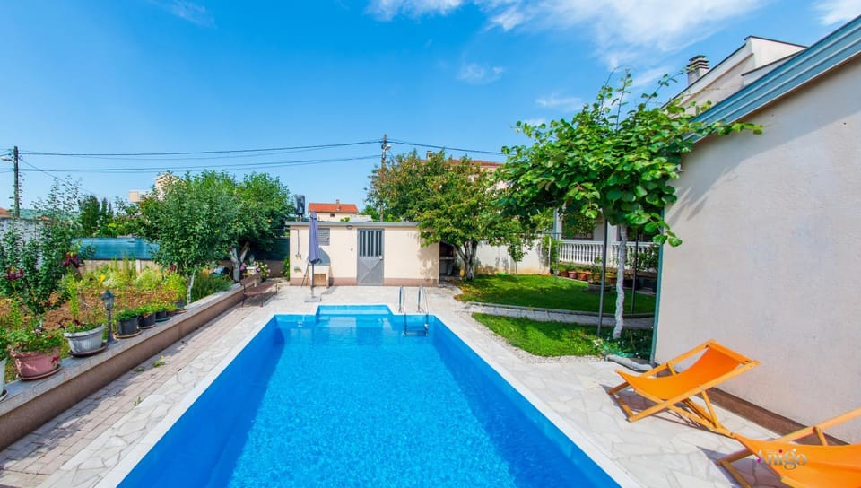 Garden, Garden view, Swimming pool, sunbed