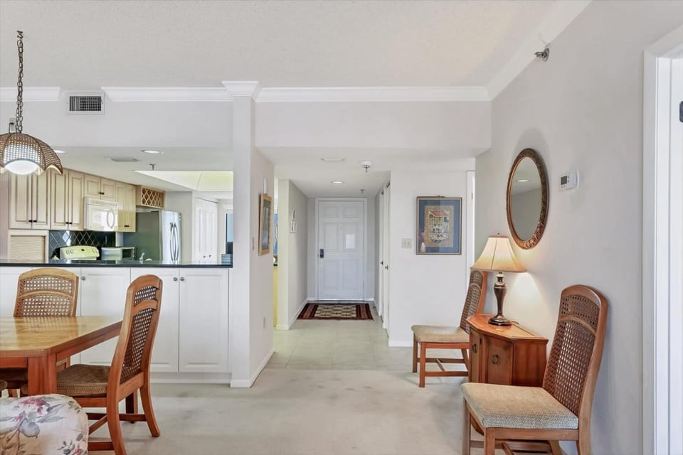 Buttonwood Cove 204B by FVC Apartment in Longboat Key