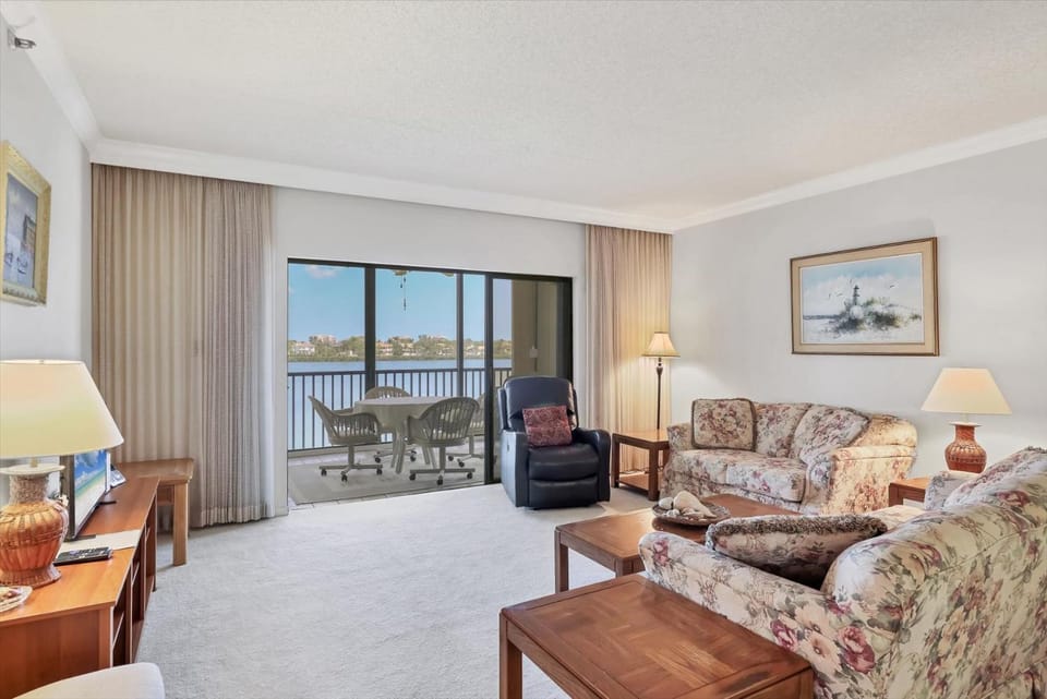 Buttonwood Cove 204B by FVC Apartment in Longboat Key