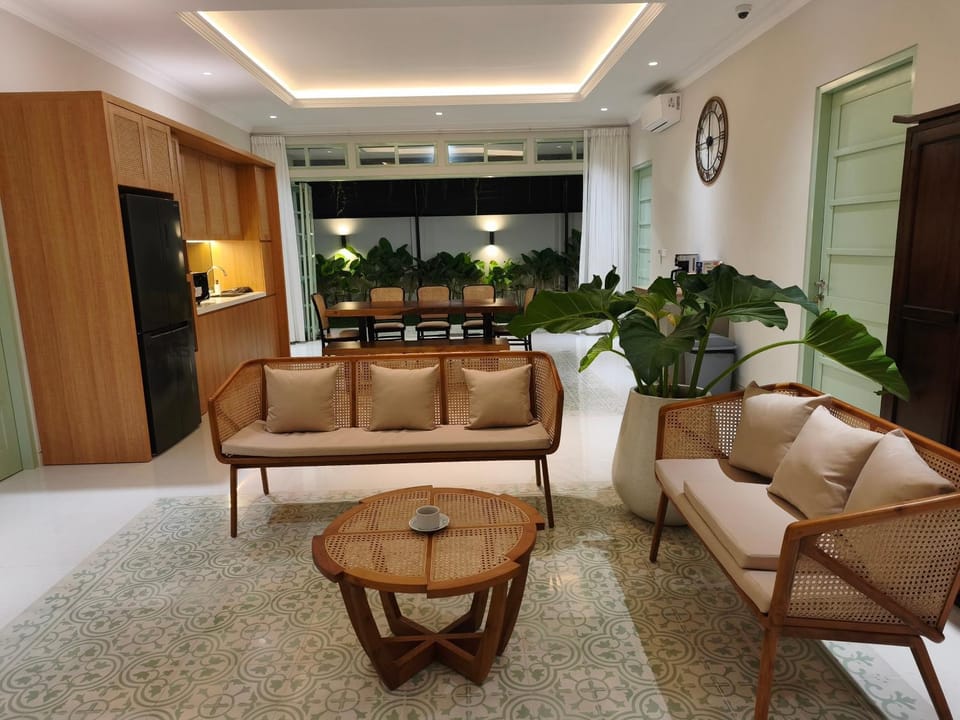 Living room, Dining area