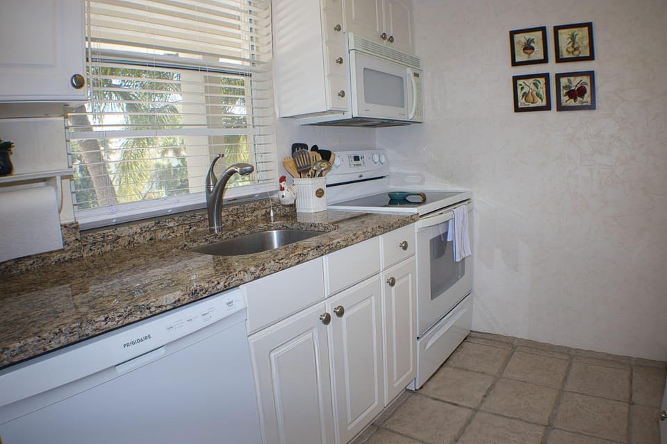 Longboat Harbour C-207 by FVC Apartment in Longboat Key