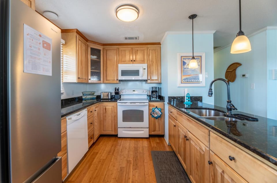Beach Beacon - KDH MP 5, Ocean View, Close to the Beach, Open All Year, Flex Stays House in Kill Devil Hills