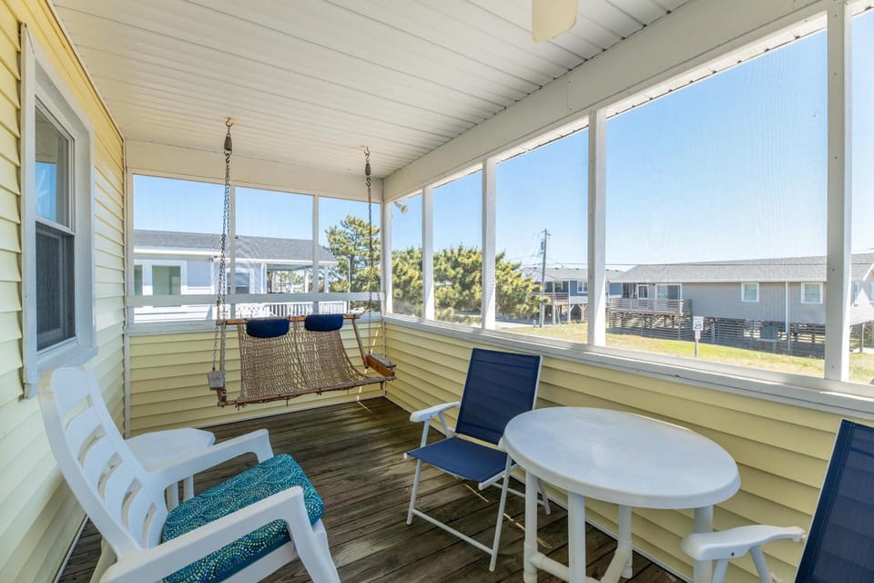 Beach Beacon - KDH MP 5, Ocean View, Close to the Beach, Open All Year, Flex Stays House in Kill Devil Hills