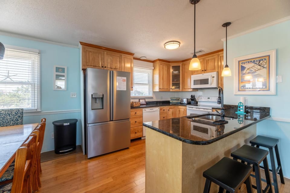Beach Beacon - KDH MP 5, Ocean View, Close to the Beach, Open All Year, Flex Stays House in Kill Devil Hills
