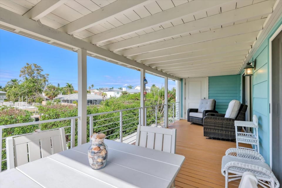 Salt Y Sol by FVC House in Longboat Key