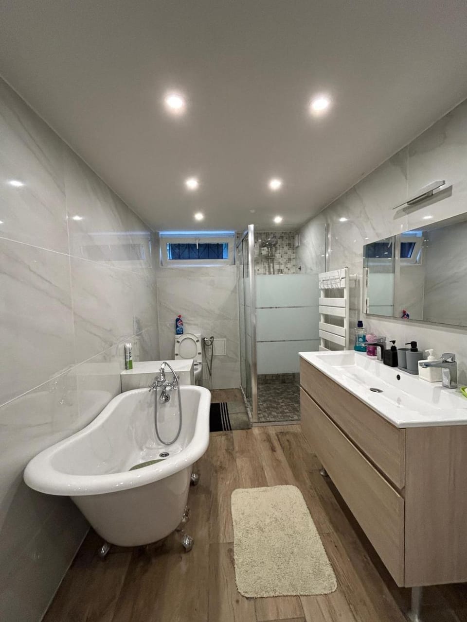 Shower, Toilet, Bathroom, Bath