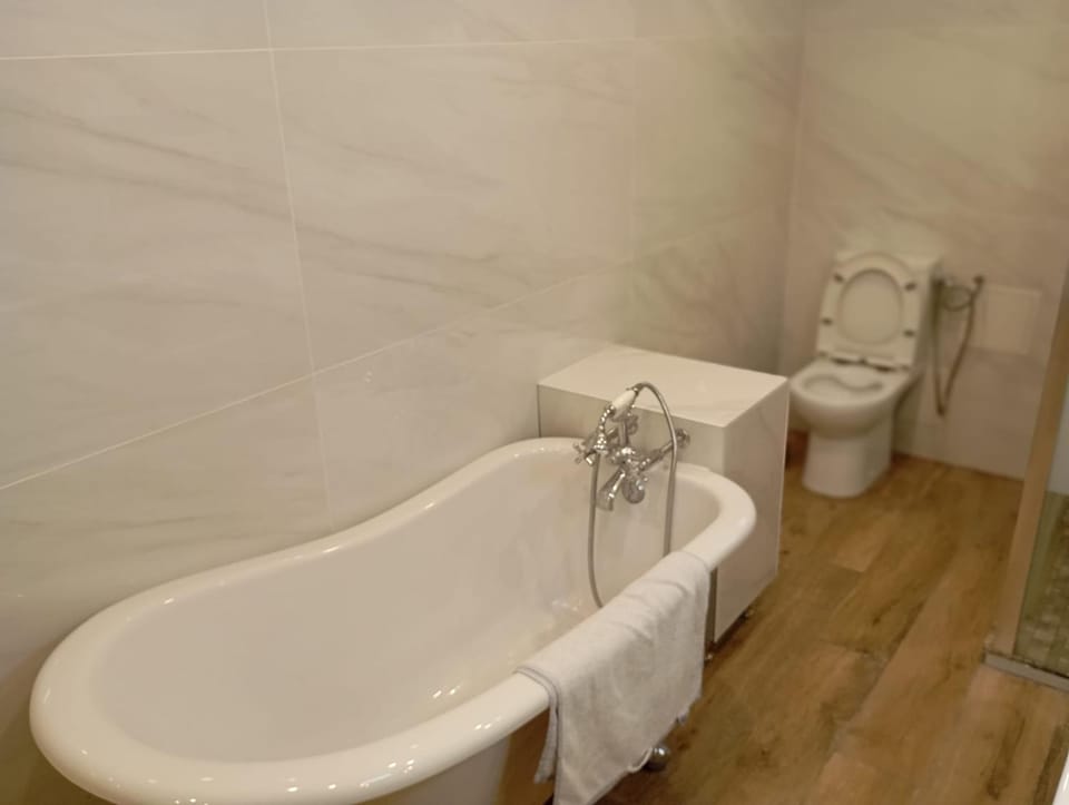 La Villa double bed male shared room daily stay 20h to 10h Vacation rental in Drancy