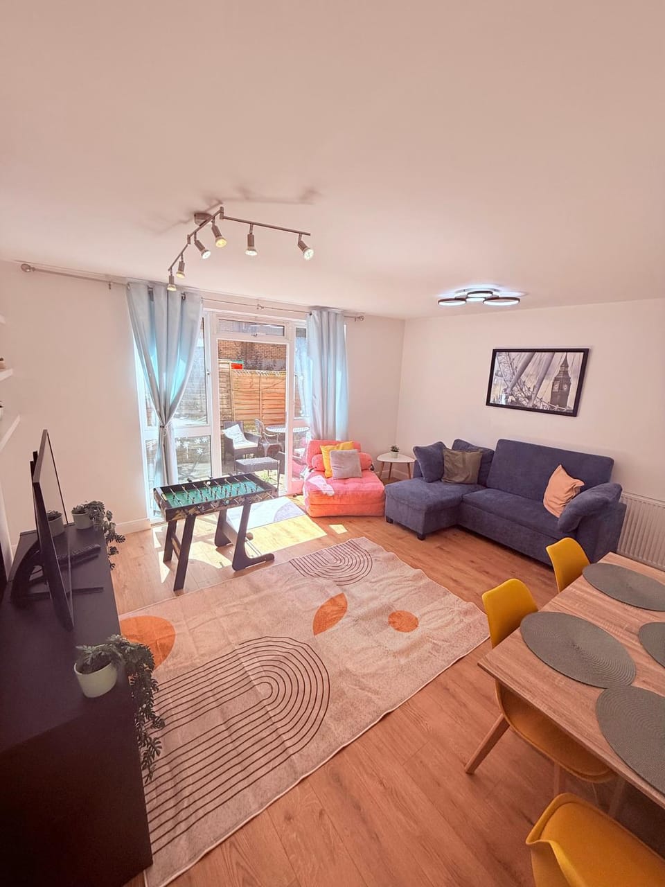 High Quality 3 BED FLAT for 9 people with 3 Bathrooms 3min from Camden Town plus private garden and huge living room Apartment in London Borough of Islington