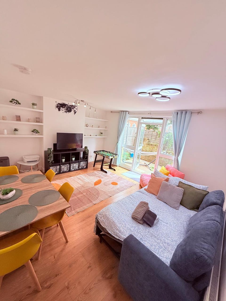 High Quality 3 BED FLAT for 9 people with 3 Bathrooms 3min from Camden Town plus private garden and huge living room Apartment in London Borough of Islington