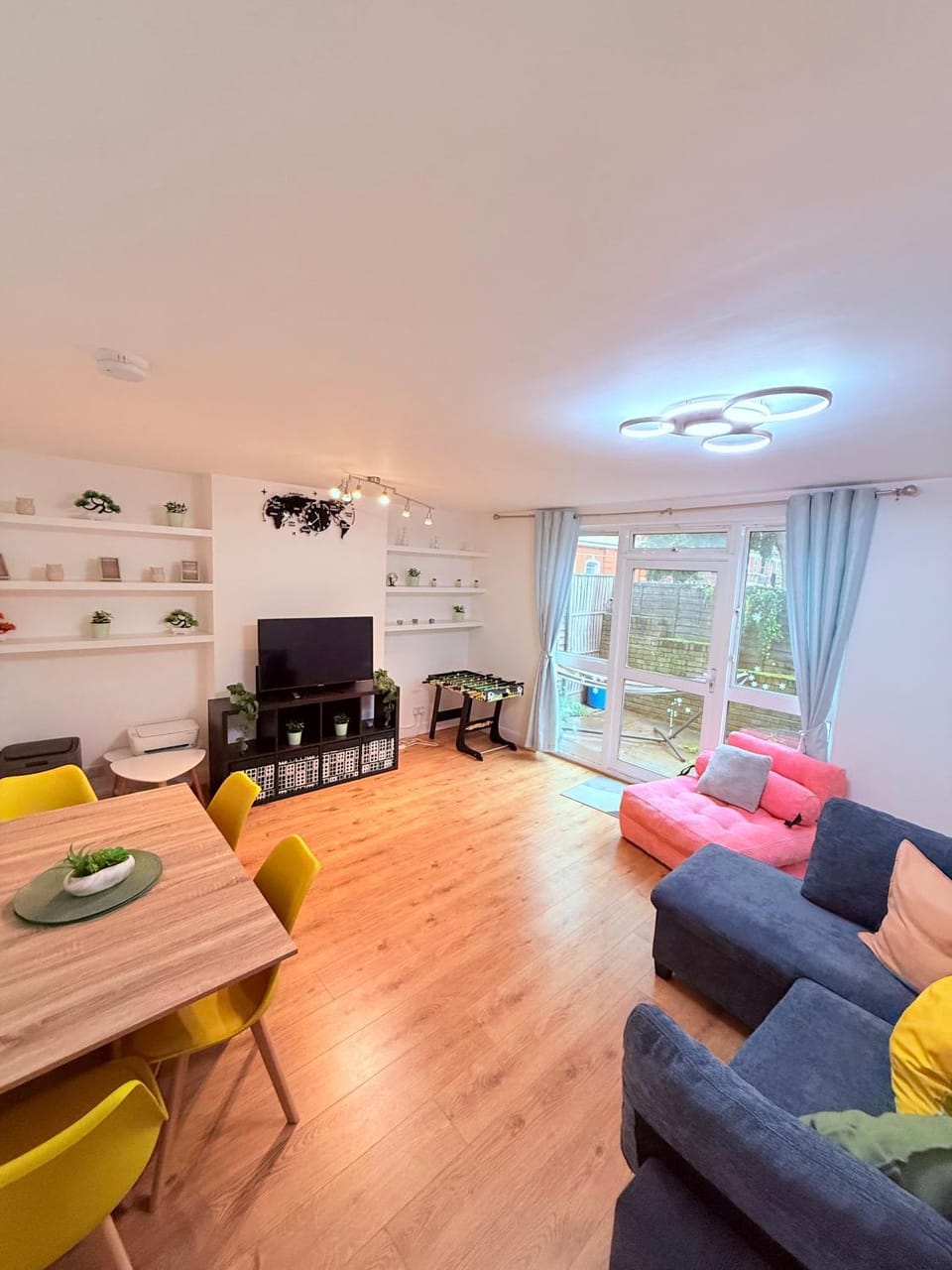 High Quality 3 BED FLAT for 9 people with 3 Bathrooms 3min from Camden Town plus private garden and huge living room Apartment in London Borough of Islington
