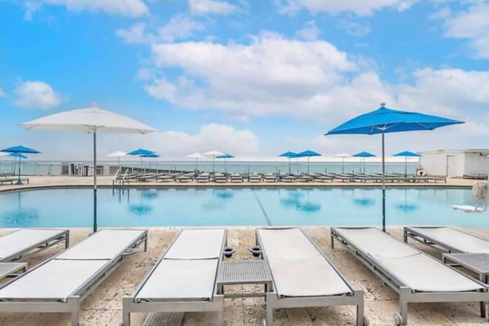 Beachfront Studio with Pool Gym and Sunny Isles Apartment in Sunny Isles Beach