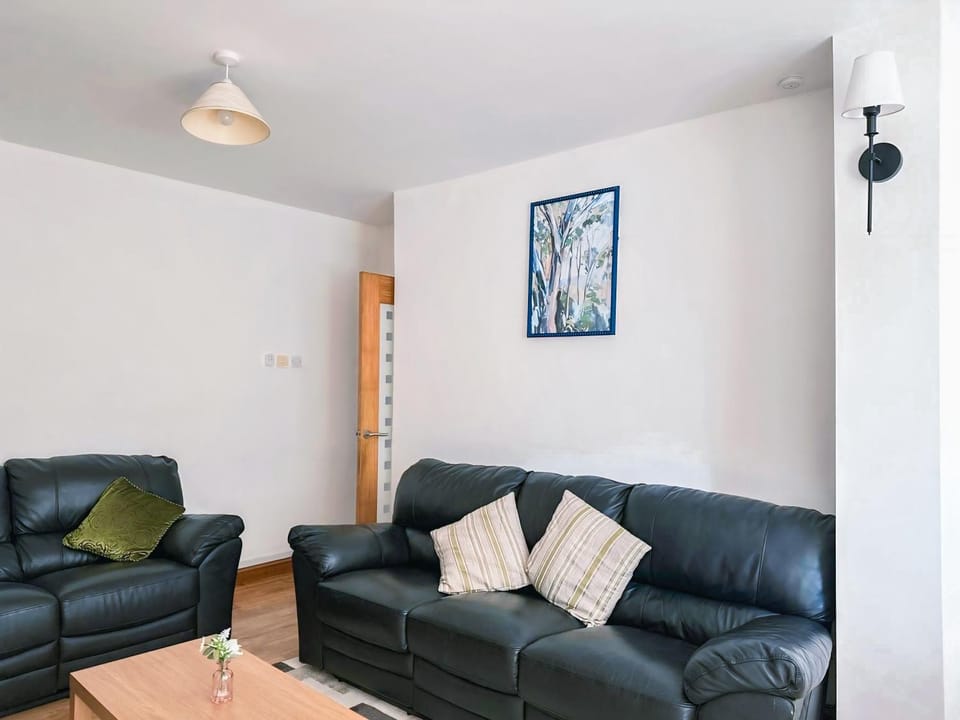 Cosy 3bed house walking distance to the citycentre Apartment in Coventry