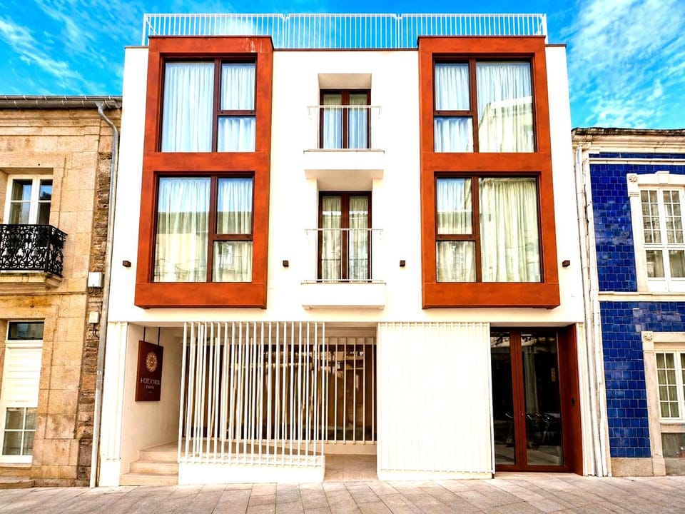 Property building, Facade/entrance, Day
