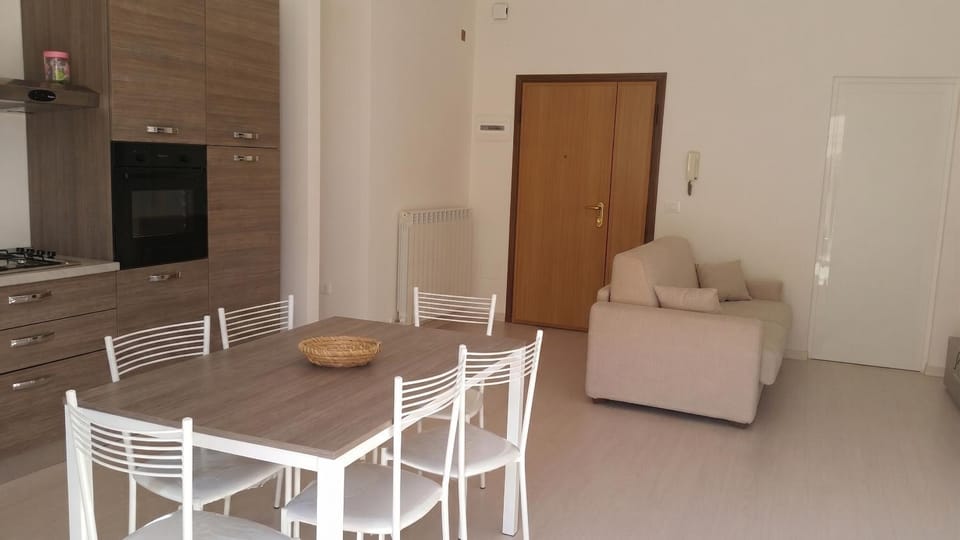 Living room, oven