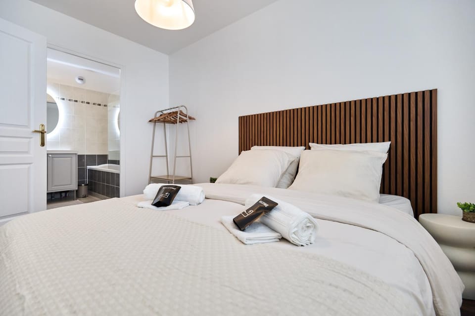 Bed, Photo of the whole room, Bedroom, towels, wardrobe