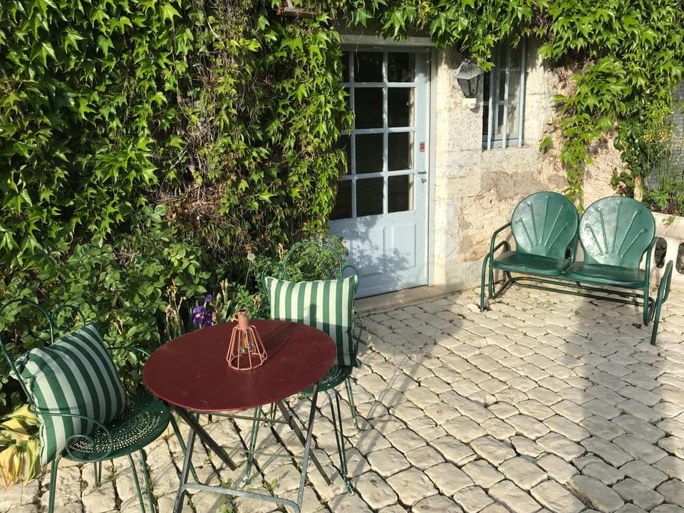 La Roseraie de Malpas Bed and Breakfast in Jura