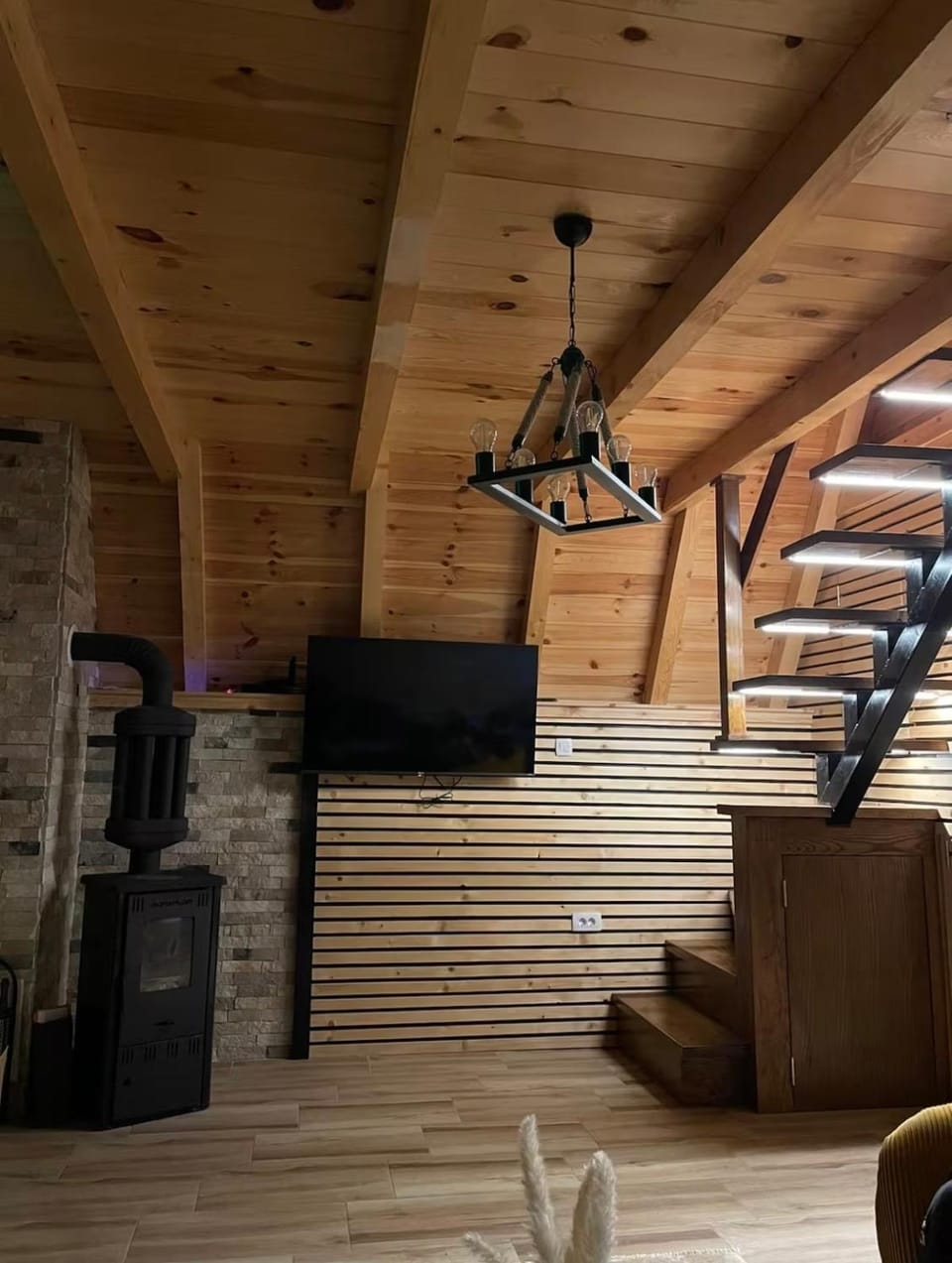 Black Pine Chalet House in Montenegro