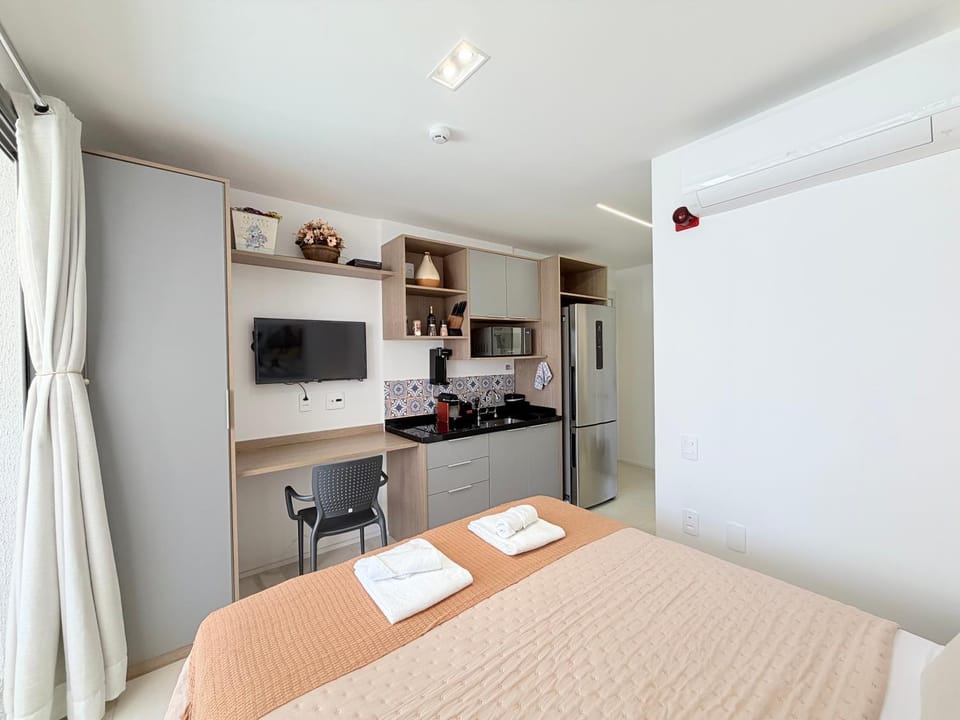 Bed, TV and multimedia, Kitchen or kitchenette, Photo of the whole room, Bedroom, minibar