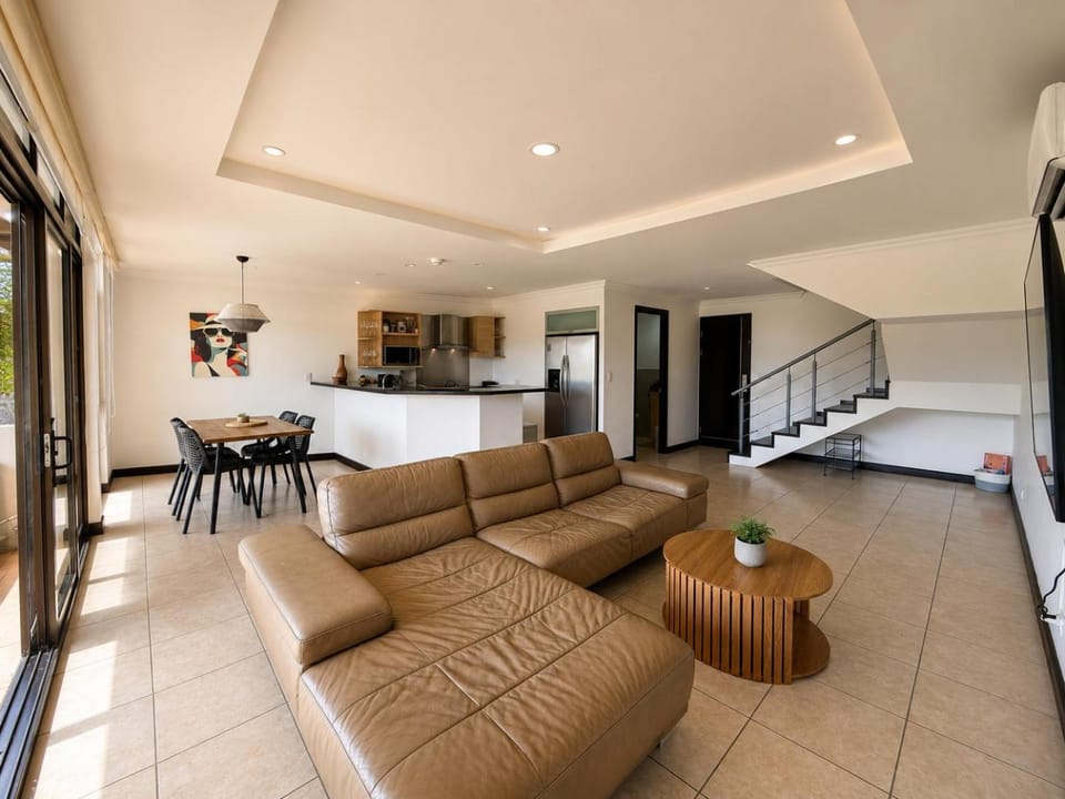 CR MARIPOSA RENTALS Luxury 2-Story Penthouse with Private Jacuzzi Apartment in San José Province