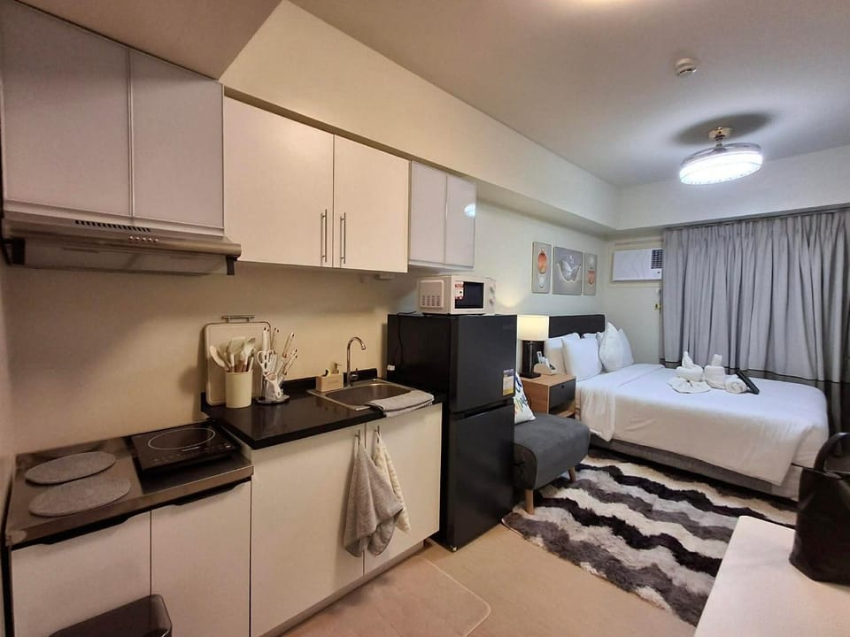Kitchen or kitchenette, Bedroom