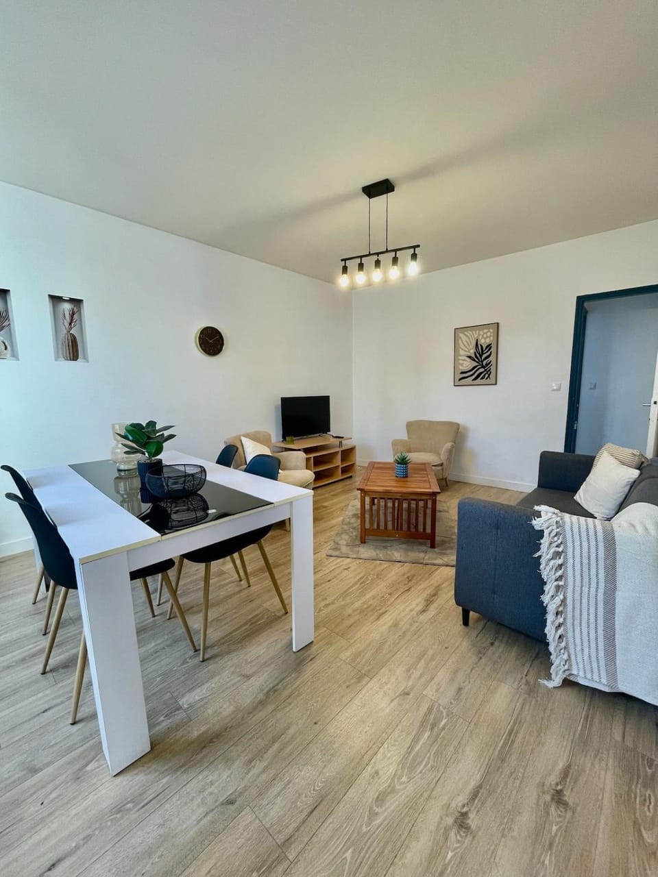 Communal lounge/ TV room, Living room, Dining area, Meals