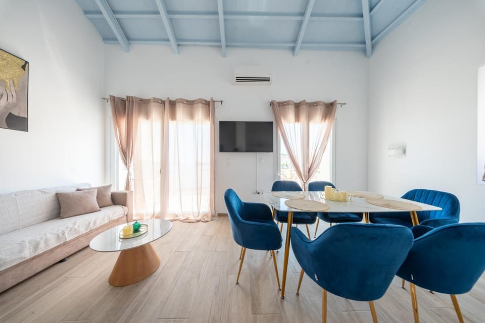 Communal lounge/ TV room, Dining area