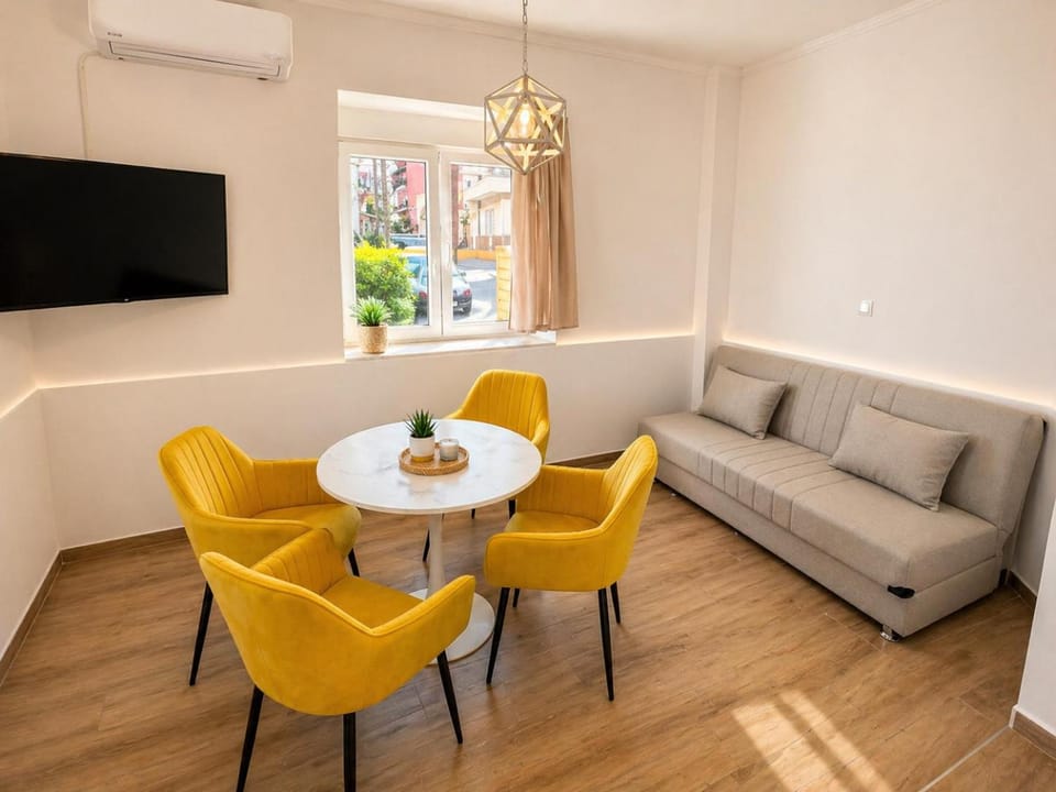 TV and multimedia, Living room, Seating area, Dining area, air conditioner