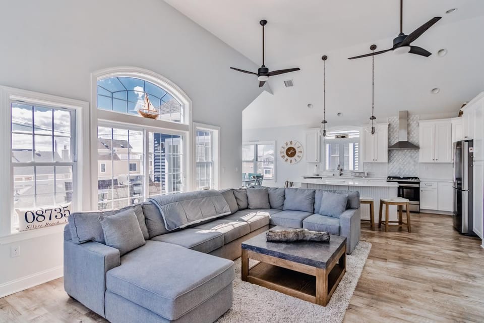 Communal lounge/ TV room, Library, Living room