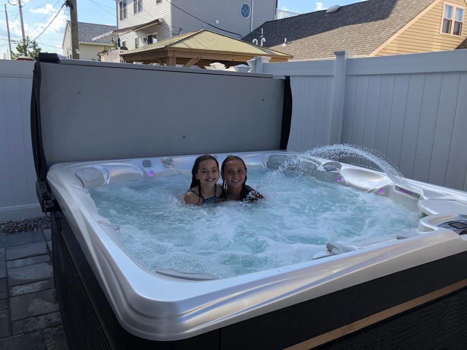 Hot Tub, Hot Tub
