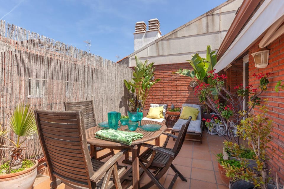 Property building, Balcony/Terrace, Living room