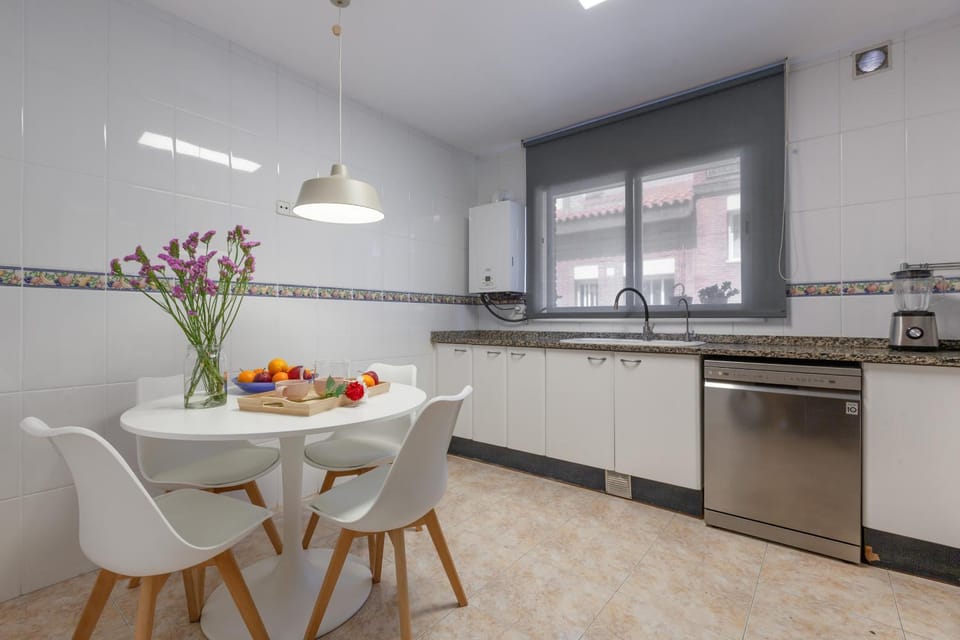 Property building, Kitchen or kitchenette, Living room