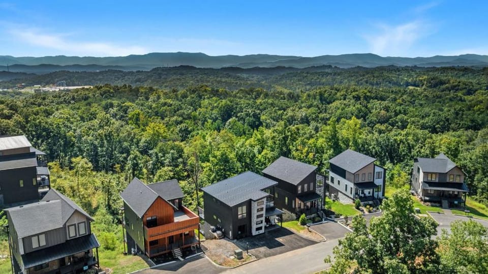 Starlight Summit 5 BD-Luxury Cabin-Sleeps 12 Cabin in Sevierville