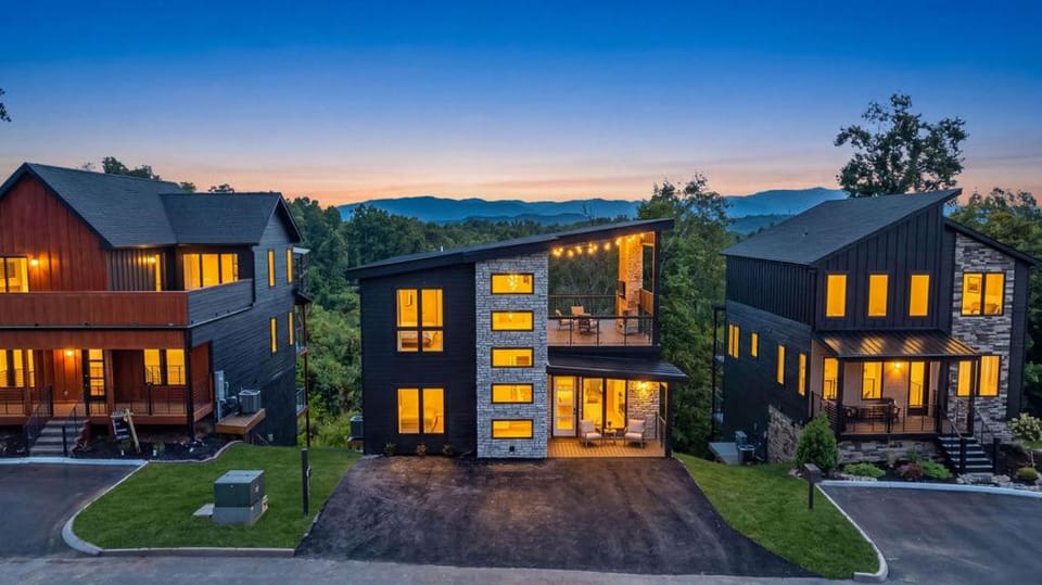 Starlight Summit 5 BD-Luxury Cabin-Sleeps 12 Cabin in Sevierville