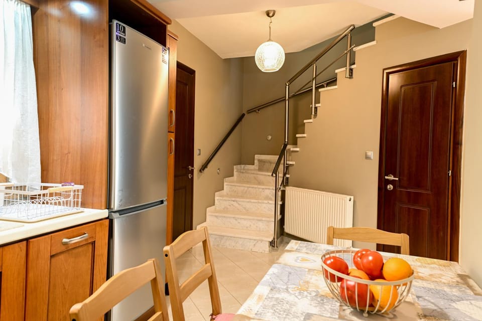 Kitchen or kitchenette, Dining area, Food