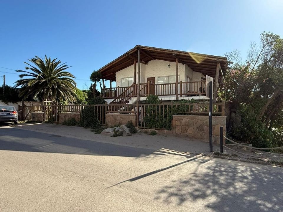 Casa al Borde de la playa House in Valparaíso Region