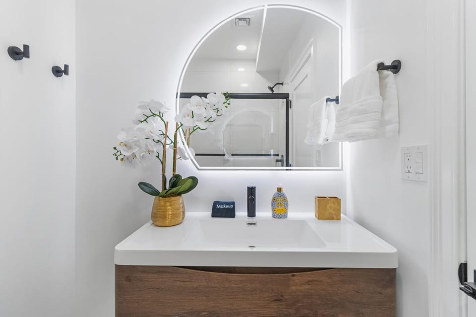 Bathroom, towels