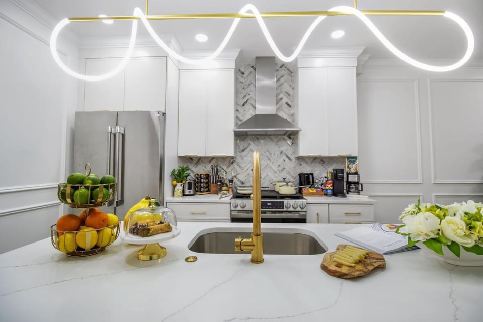 Coffee/tea facilities, Kitchen or kitchenette, stove, toaster